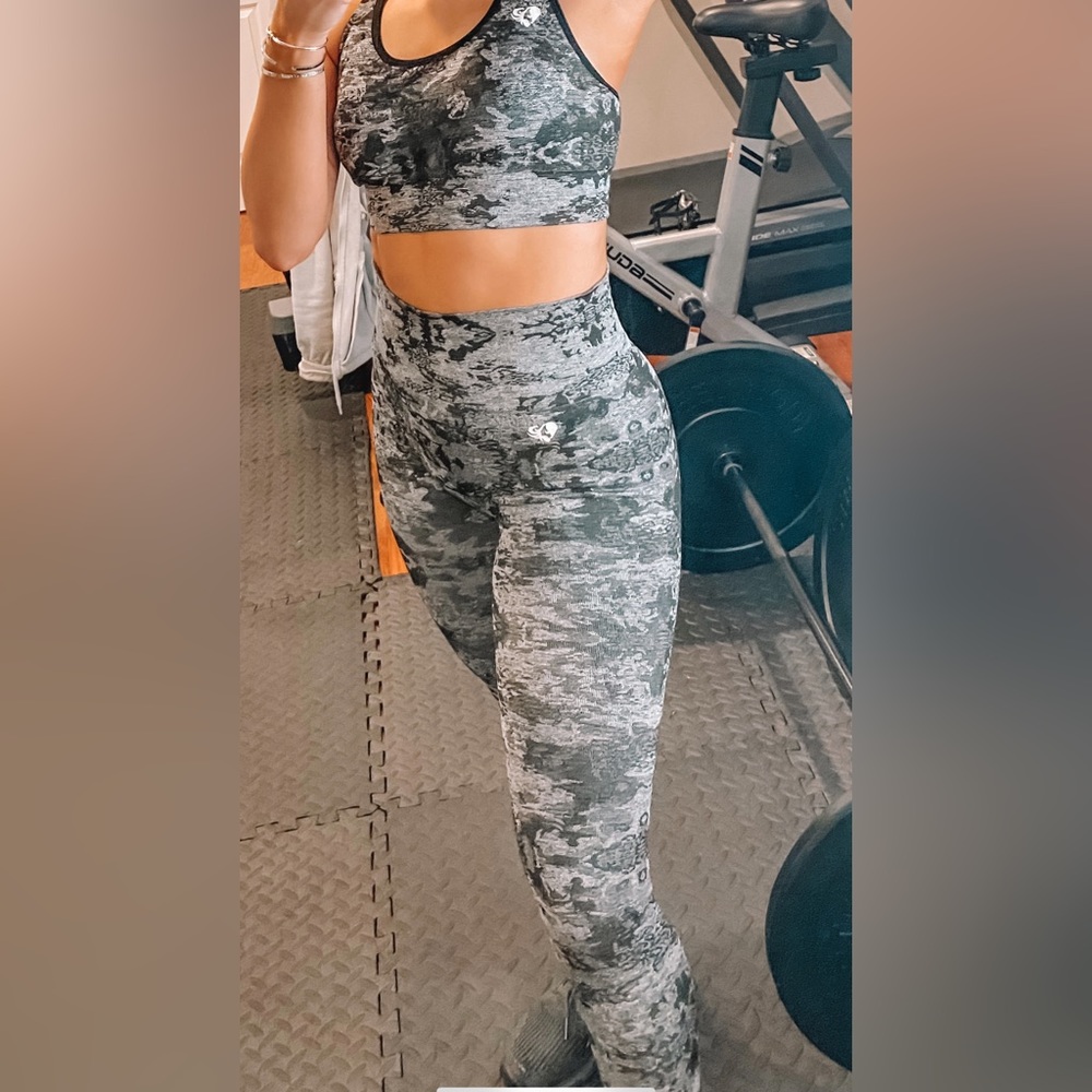 WOMENS BEST BLACK CAMO LEGGINGS - SMALL